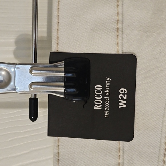 True Religion Women's White Jeans - Picture 3 of 8